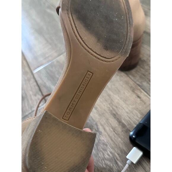 Tommy Hilfiger Neutral Beige Caralee Ankle Strap Block Heel Sandals Size 8 - Picture 4 of 5